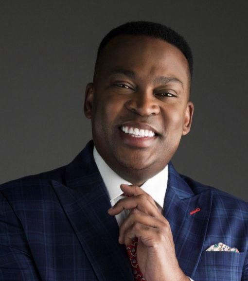 Robert Marawa has inked a lucrative deal with 947, which will see his popular show Marawa Sports Worldwide (MSW) airing on the station. Image: Supplied