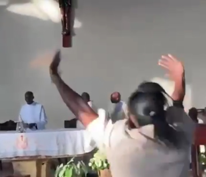 Catholics Rejoice After Seeing Jesus' Mother Virgin Mary In Church {Video}