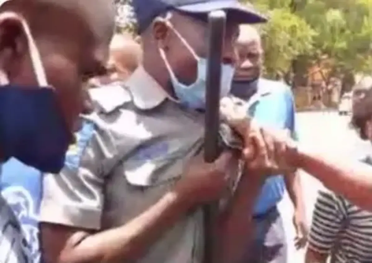 Chaos As Taxi Driver Assaults Police Officer