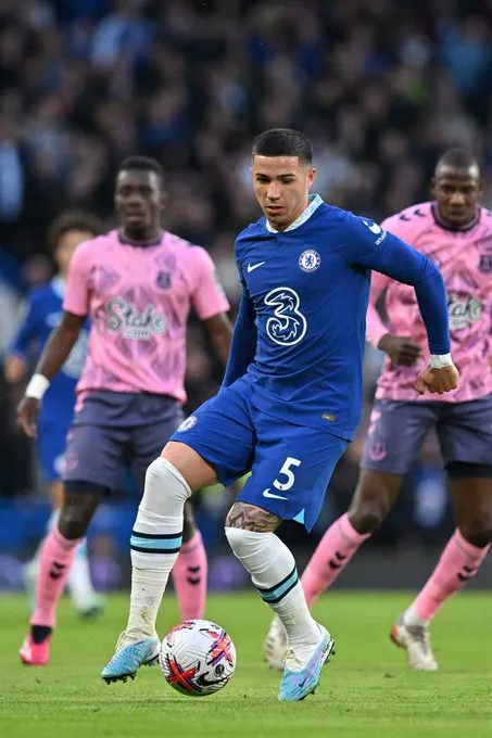 Ellis Simms scored his first Everton goal to earn Sean Dyche’s side a precious point as they came from behind twice to draw against Chelsea at Stamford Bridge.
