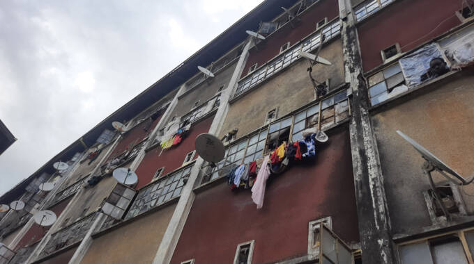 Man Caught Red-Handed With Married Woman, Falls From 4th Floor Window