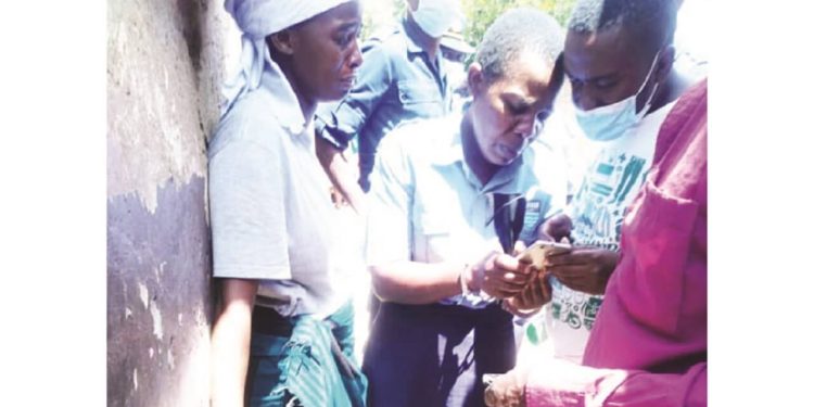 Yeukai Mutero (centre) at the funeral of her son [Image: H-Metro/Zimpapers Digital]