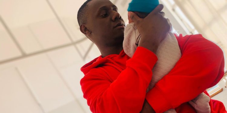 Kae Chaps, a rising star in Zimbabwean music, has announced that he is a father. Many of his fans were shocked by the news because they were unaware that the artist was engaged.