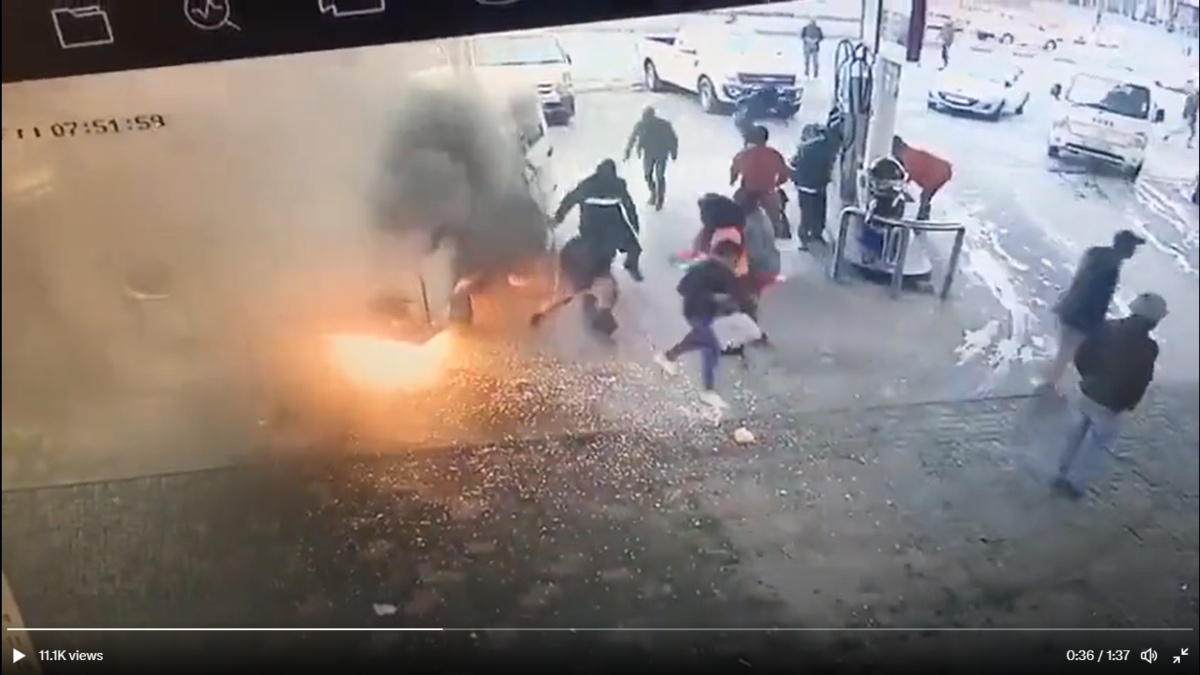 Petrol Attendant Risks Life and Limb to Save Passengers from a Fiery Taxi Fire [Image: Screenshot/Twitter/@VehicleTrackerz]