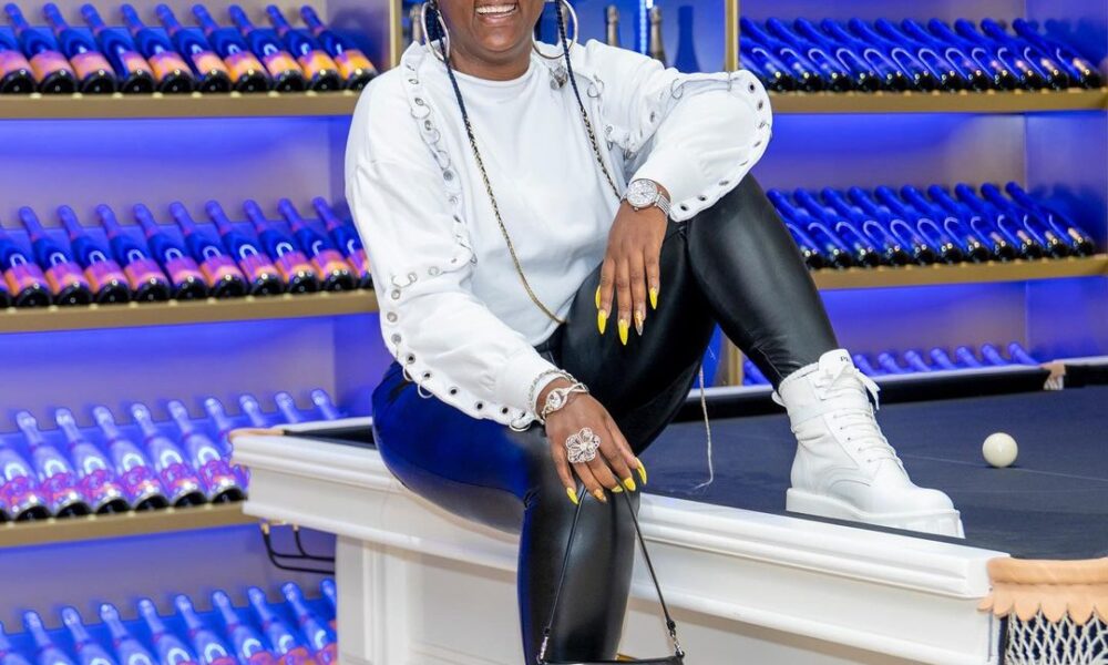 Shauwn Mkhize aka MaMkhize, is the queen of all things flashy and flamboyant. And it’s no surprise that her mansion reflects just that.