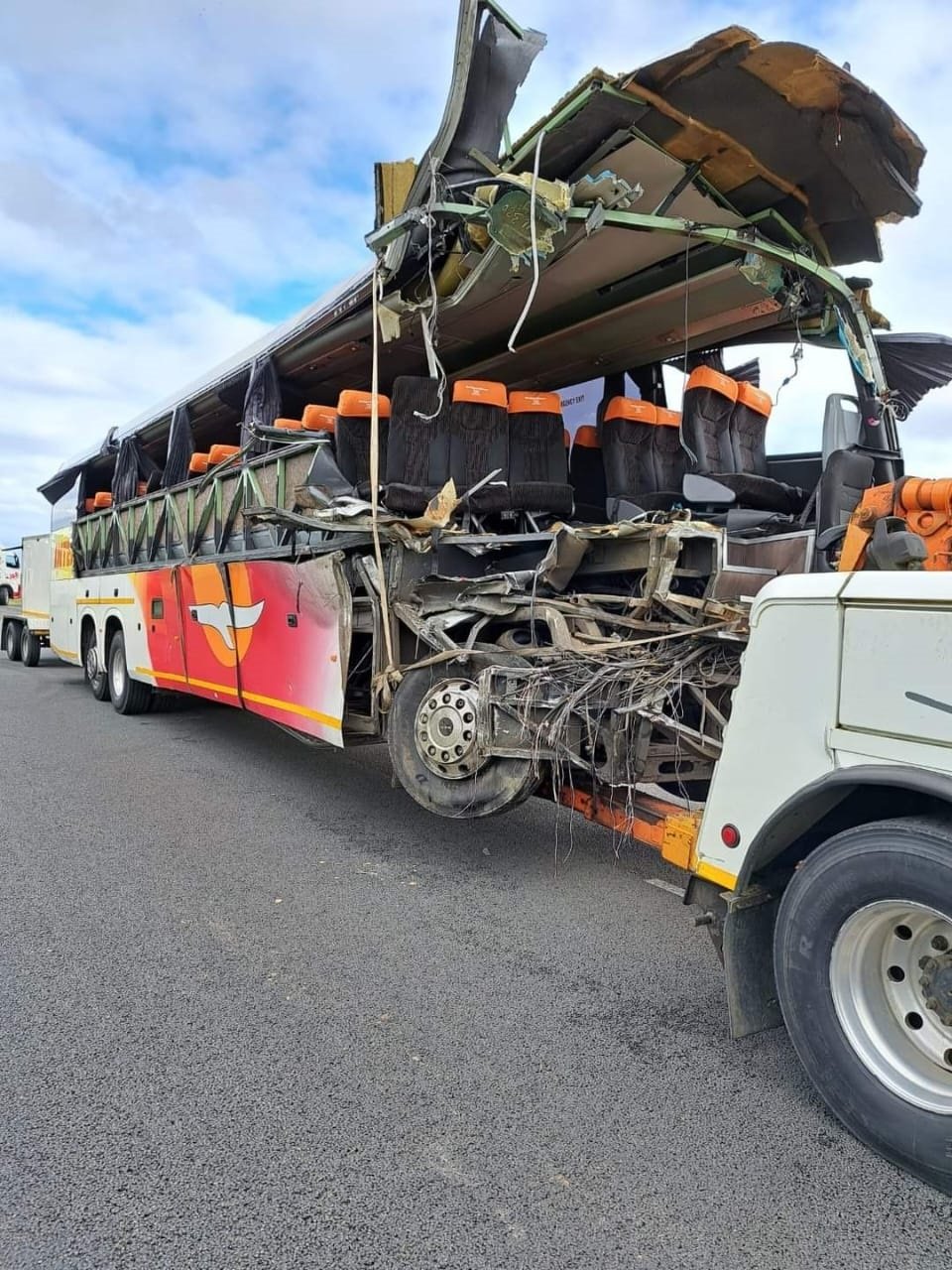 6 killed and at least 30 injured in bus collision near Mossel Bay