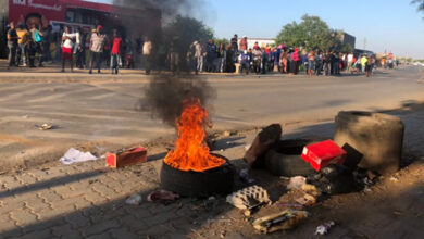 Four men were tragically killed on Tuesday night when an angry crowd set them ablaze at the Stjwetla informal neighbourhood in Alexandra. Members of the neighbourhood claim that these males, who are thought to be from Zimbabwe, were discovered in a shack with firearms.