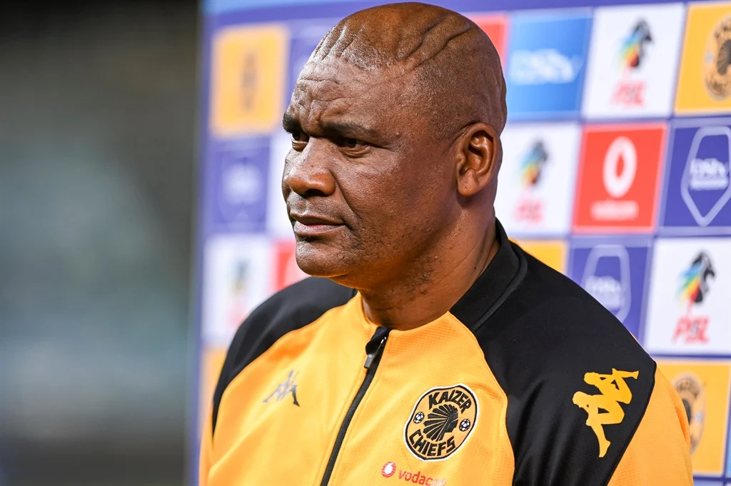 DURBAN, SOUTH AFRICA - SEPTEMBER 27: Molefi Ntseki, head coach of Kaizer Chiefs during the DStv Premiership match between Kaizer Chiefs and Sekhukhune United at Moses Mabhida Stadium on September 27, 2023 in Durban, South Africa. (Photo by Darren Stewart/Gallo Images)
