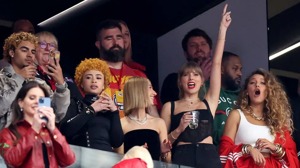 Swift brought some famous friends to watch the big game