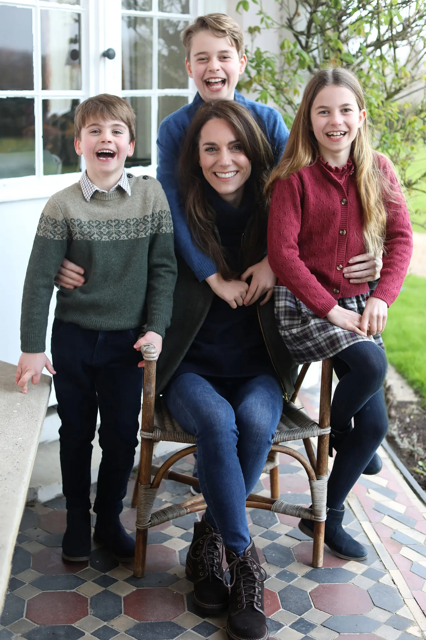 Major photo agencies issued a “kill notice” regarding a new photograph issued by Kensington Palace of Kate Middleton and her three children. Prince of Wales/Kensington Palac / MEGA